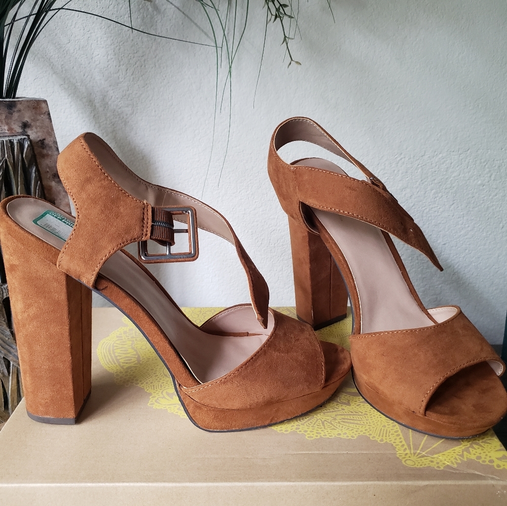 Heels! Heels!! Heels!!! View 2